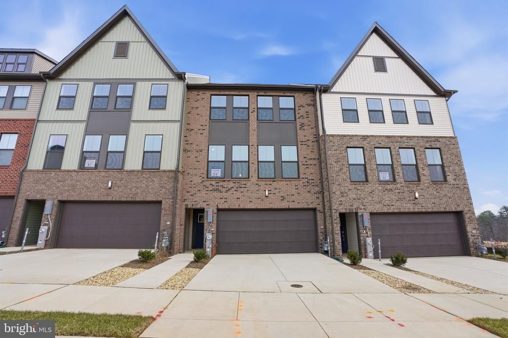 1352 Crested Wood Dr, Laurel, MD 20724 Main Photo