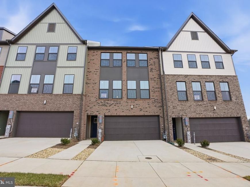 1352 Crested Wood Dr, Laurel, MD 20724 Main Photo