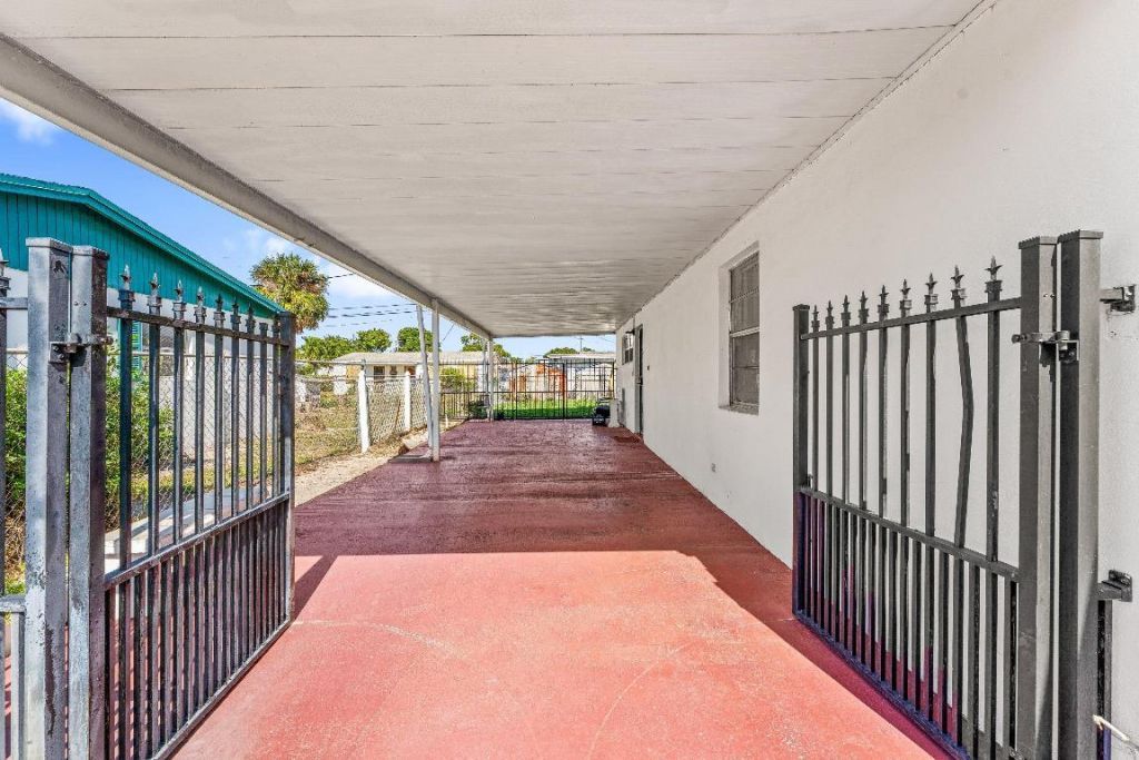 1040 W 1st Street, Riviera Beach, FL 33404 Photo