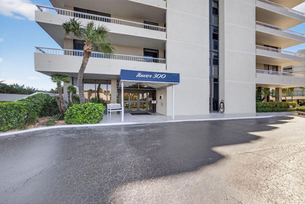 5510 N Ocean Drive, Unit 2d, Singer Island, FL 33404 Photo