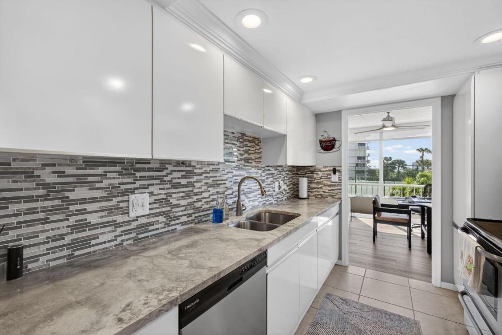 5510 N Ocean Drive, Unit 2d, Singer Island, FL 33404 Photo