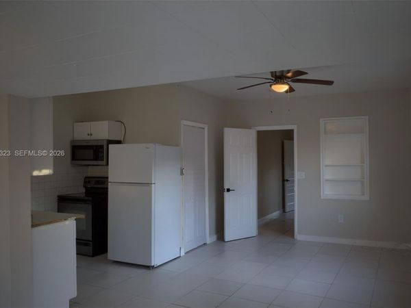 43 SW 11th St, Unit W, Dania Beach, FL 33004
