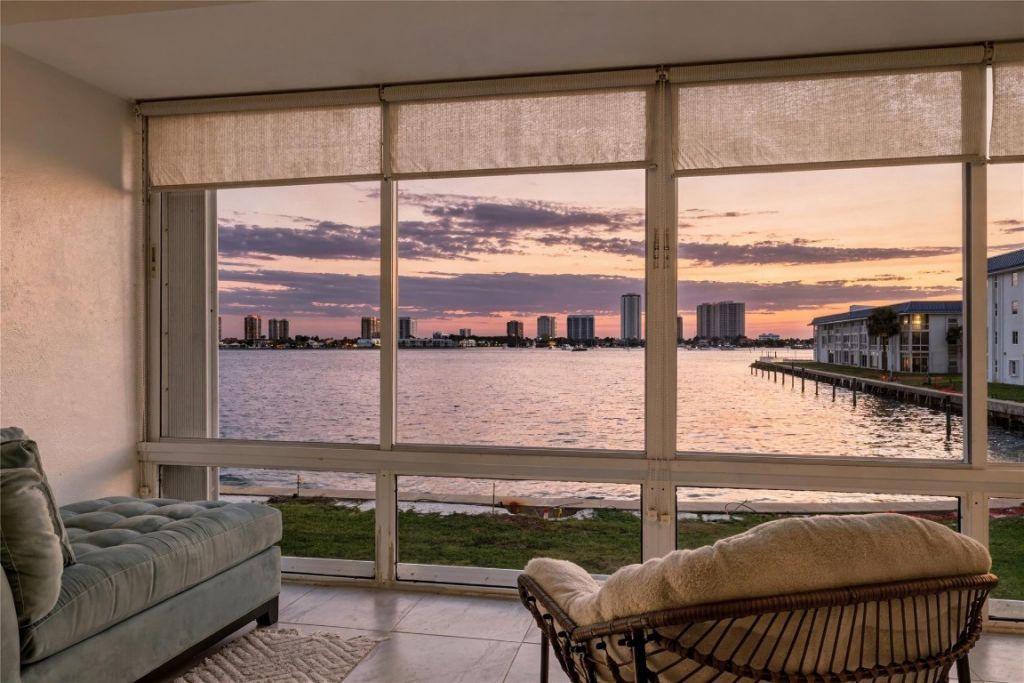 2936 Lake Shore Drive, Unit 204, Riviera Beach, FL 33404 Photo