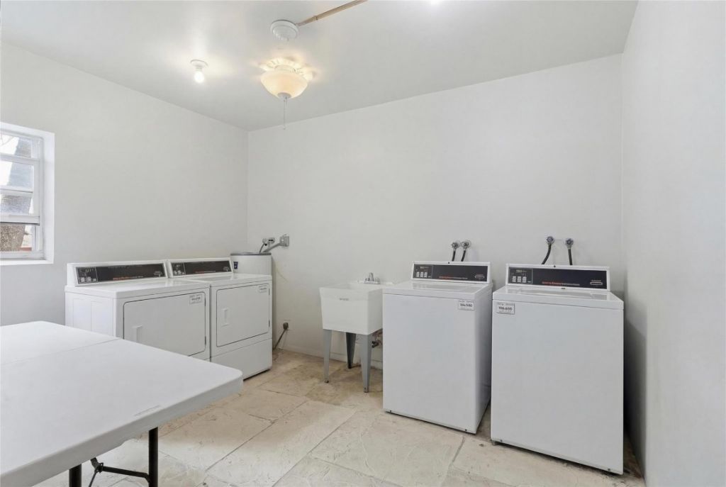 2936 Lake Shore Drive, Unit 204, Riviera Beach, FL 33404 Photo