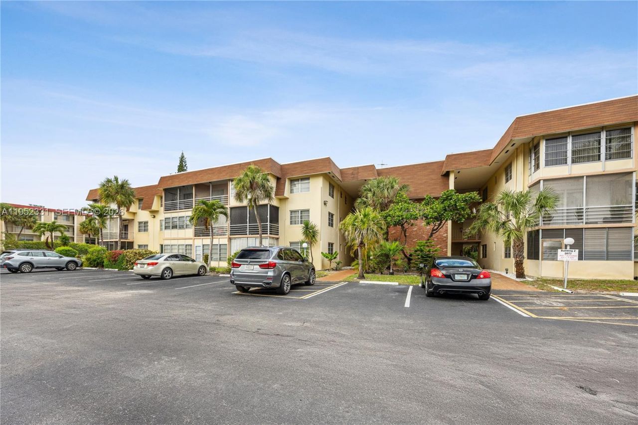 3071 NW 47th Ter, Unit 323, Lauderdale Lakes, FL 33313 Photo