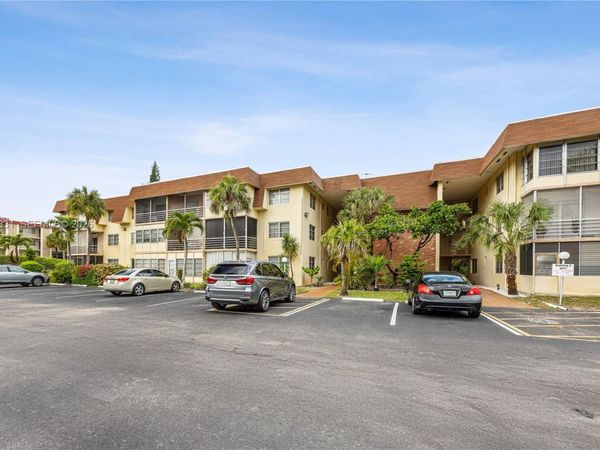 3071 NW 47th Ter, Unit 323, Lauderdale Lakes, FL 33313