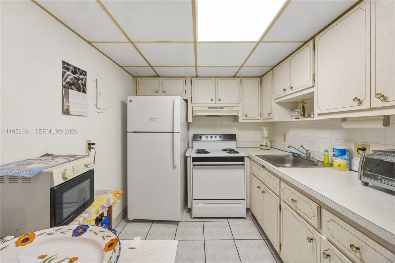 3071 NW 47th Ter, Unit 323, Lauderdale Lakes, FL 33313 Photo