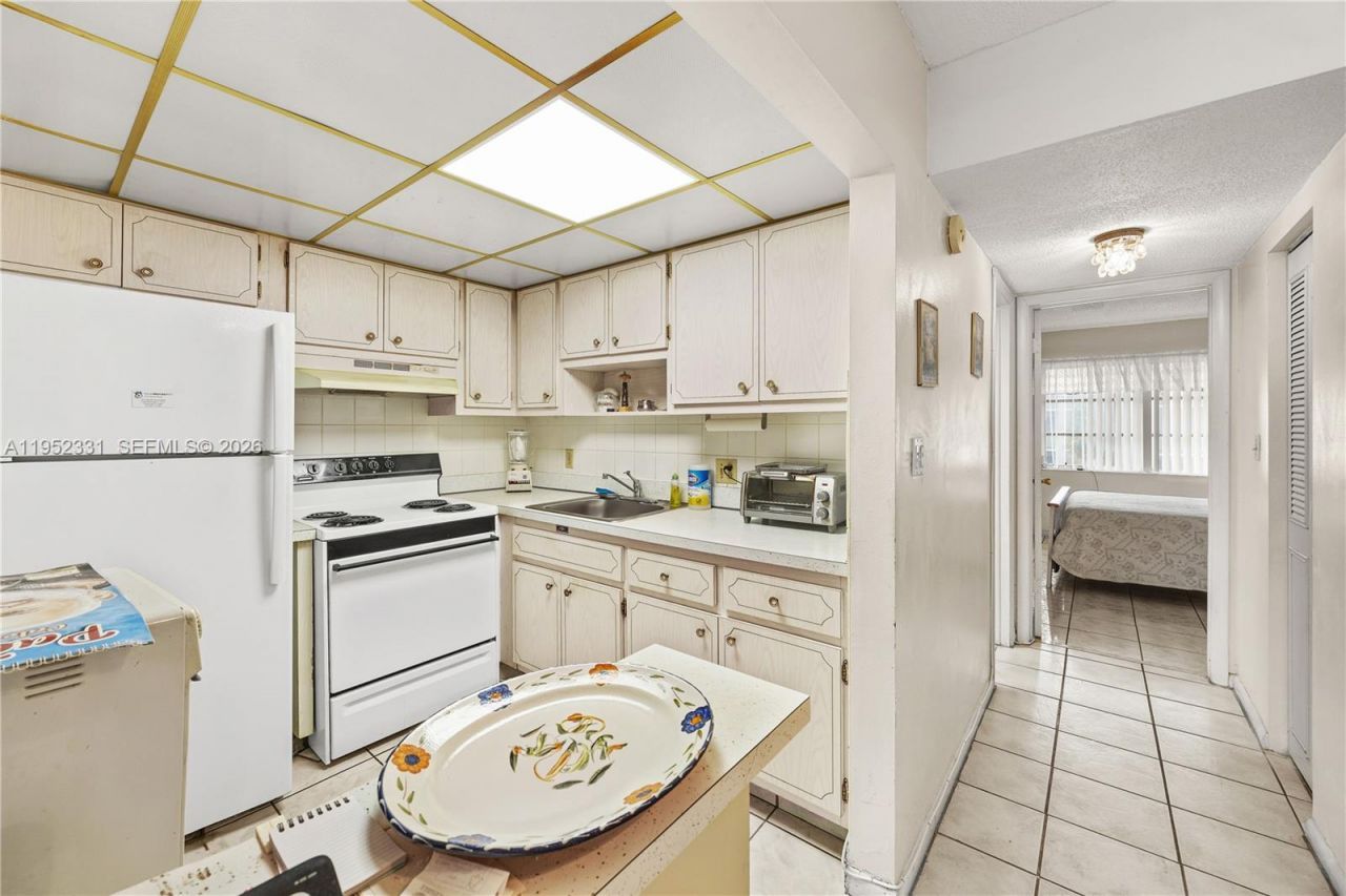 3071 NW 47th Ter, Unit 323, Lauderdale Lakes, FL 33313 Photo