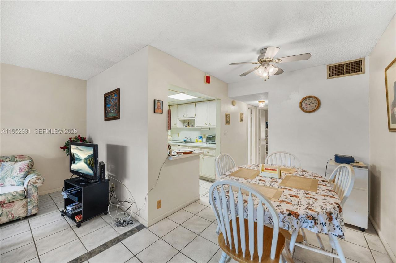 3071 NW 47th Ter, Unit 323, Lauderdale Lakes, FL 33313 Photo