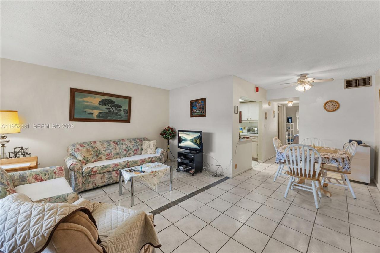 3071 NW 47th Ter, Unit 323, Lauderdale Lakes, FL 33313 Photo