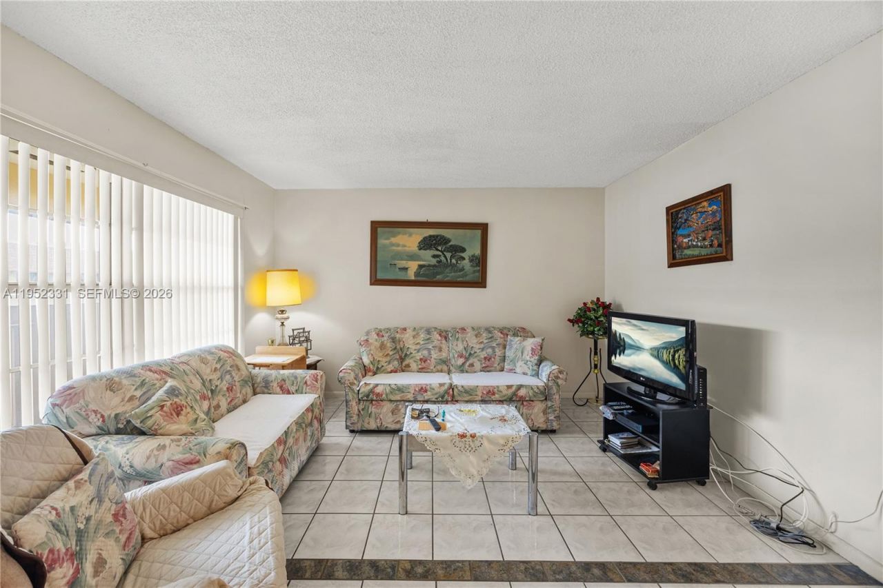 3071 NW 47th Ter, Unit 323, Lauderdale Lakes, FL 33313 Photo