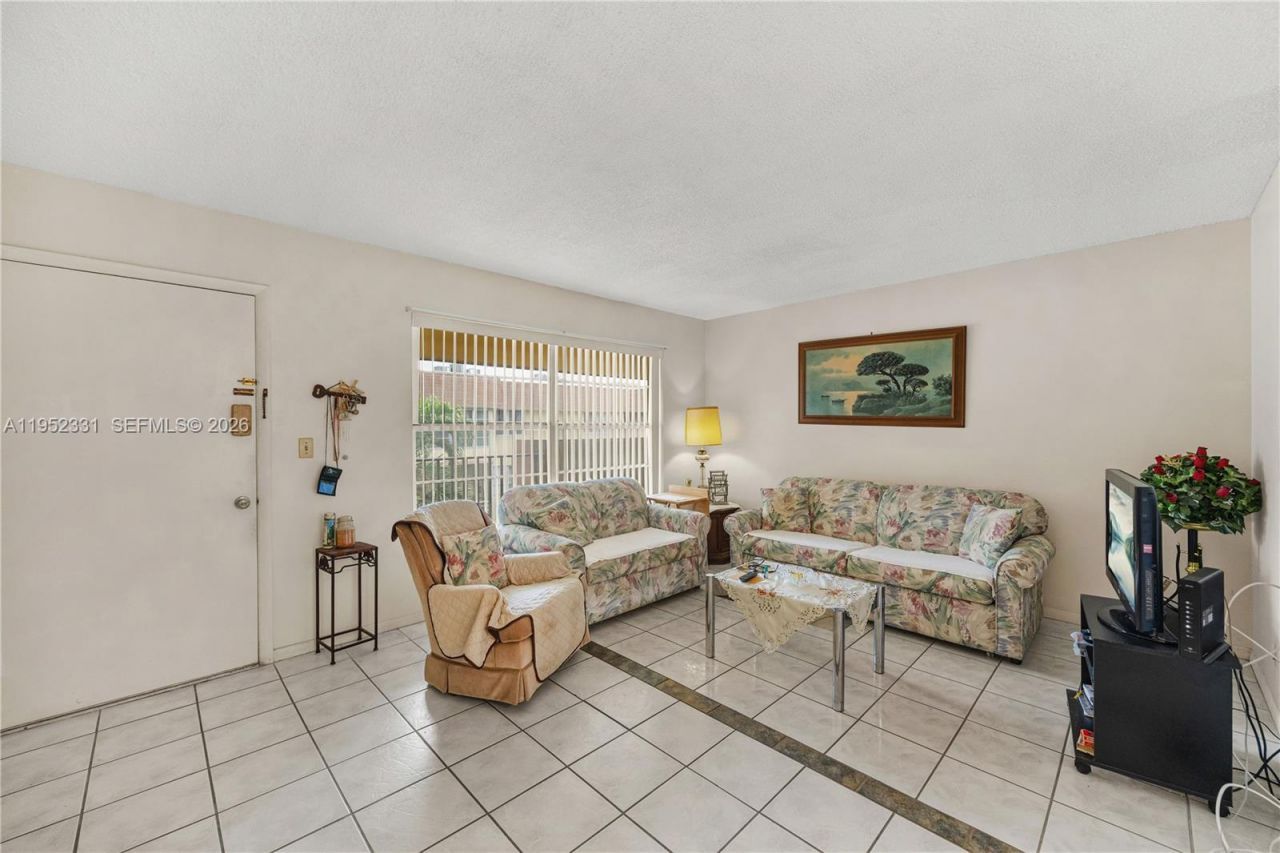 3071 NW 47th Ter, Unit 323, Lauderdale Lakes, FL 33313 Photo