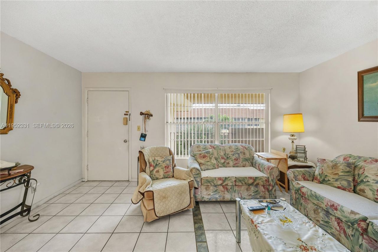 3071 NW 47th Ter, Unit 323, Lauderdale Lakes, FL 33313 Photo