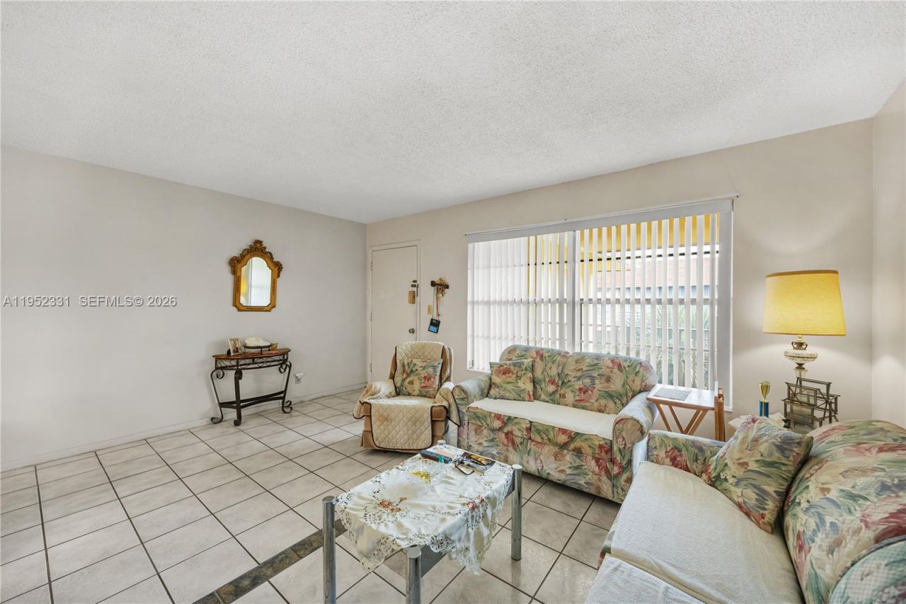 3071 NW 47th Ter, Unit 323, Lauderdale Lakes, FL 33313 Photo