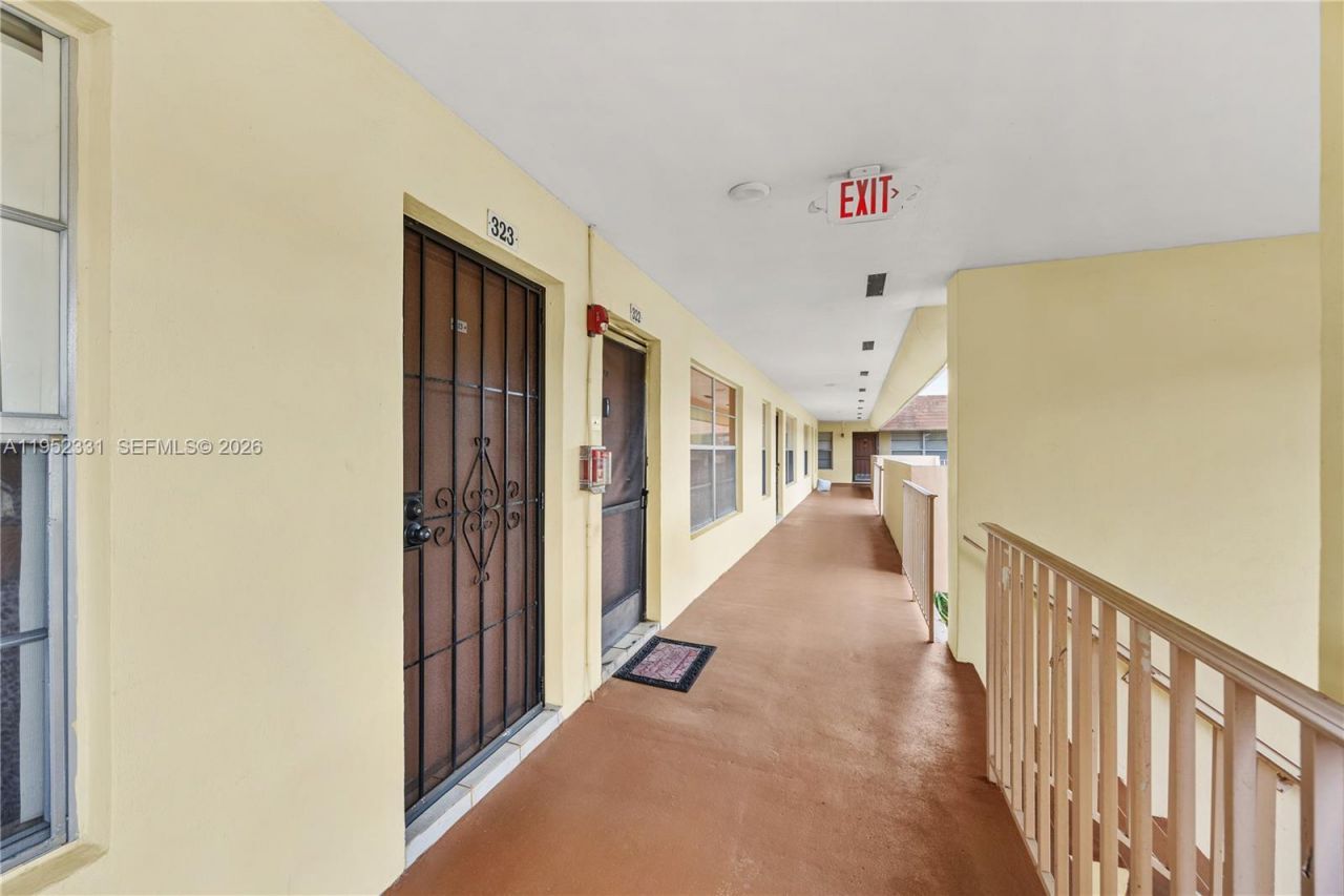 3071 NW 47th Ter, Unit 323, Lauderdale Lakes, FL 33313 Photo