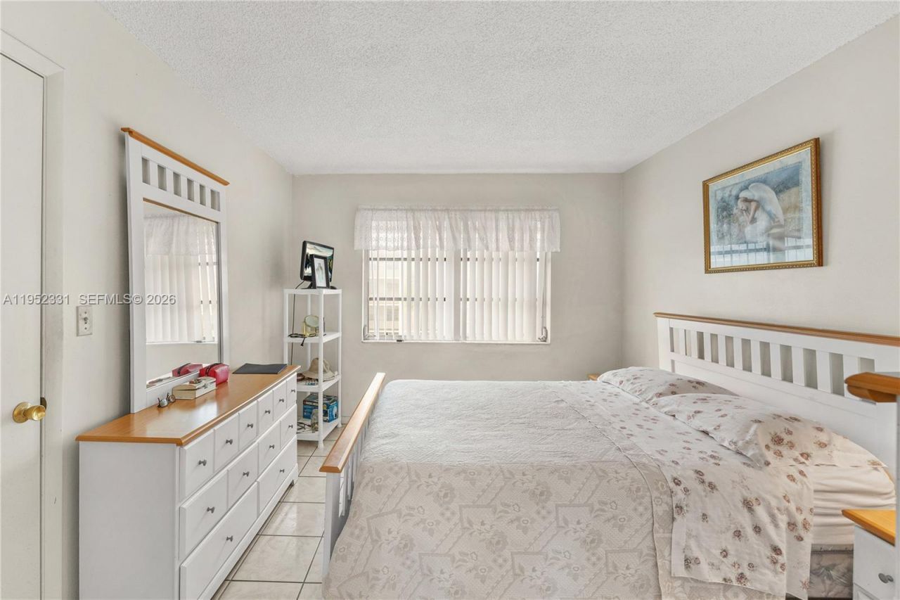 3071 NW 47th Ter, Unit 323, Lauderdale Lakes, FL 33313 Photo