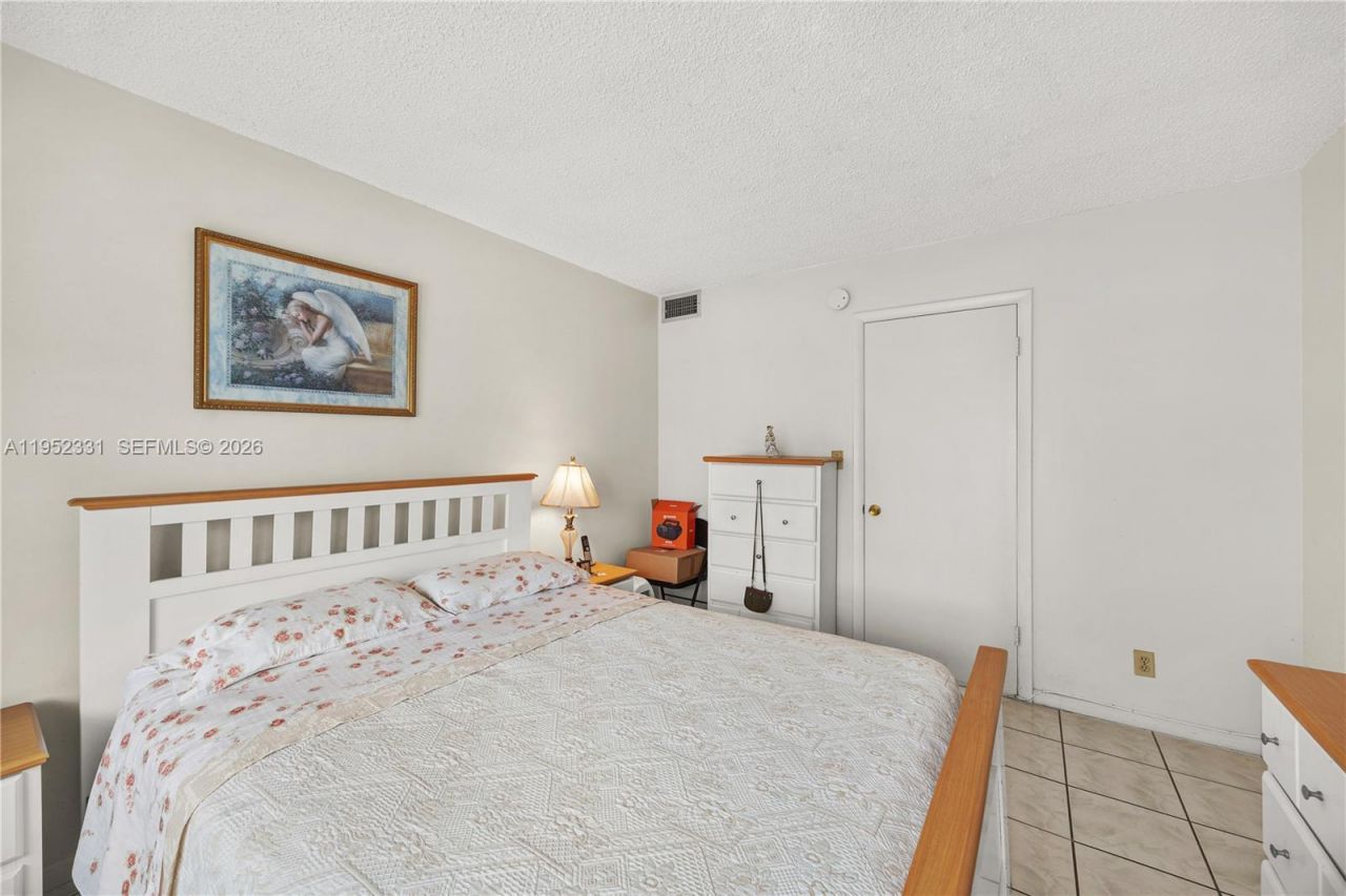 3071 NW 47th Ter, Unit 323, Lauderdale Lakes, FL 33313 Photo