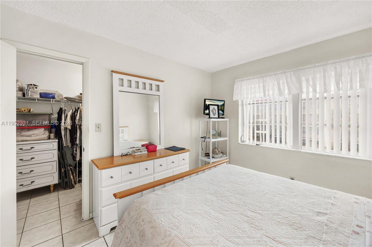 3071 NW 47th Ter, Unit 323, Lauderdale Lakes, FL 33313 Photo