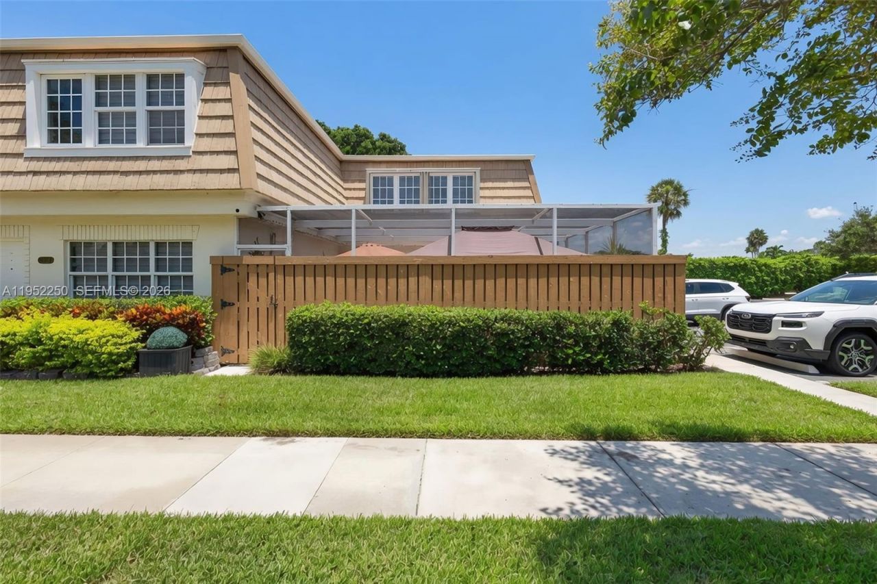 11625 Winchester Dr, Unit B, Palm Beach Gardens, FL 33410 Photo