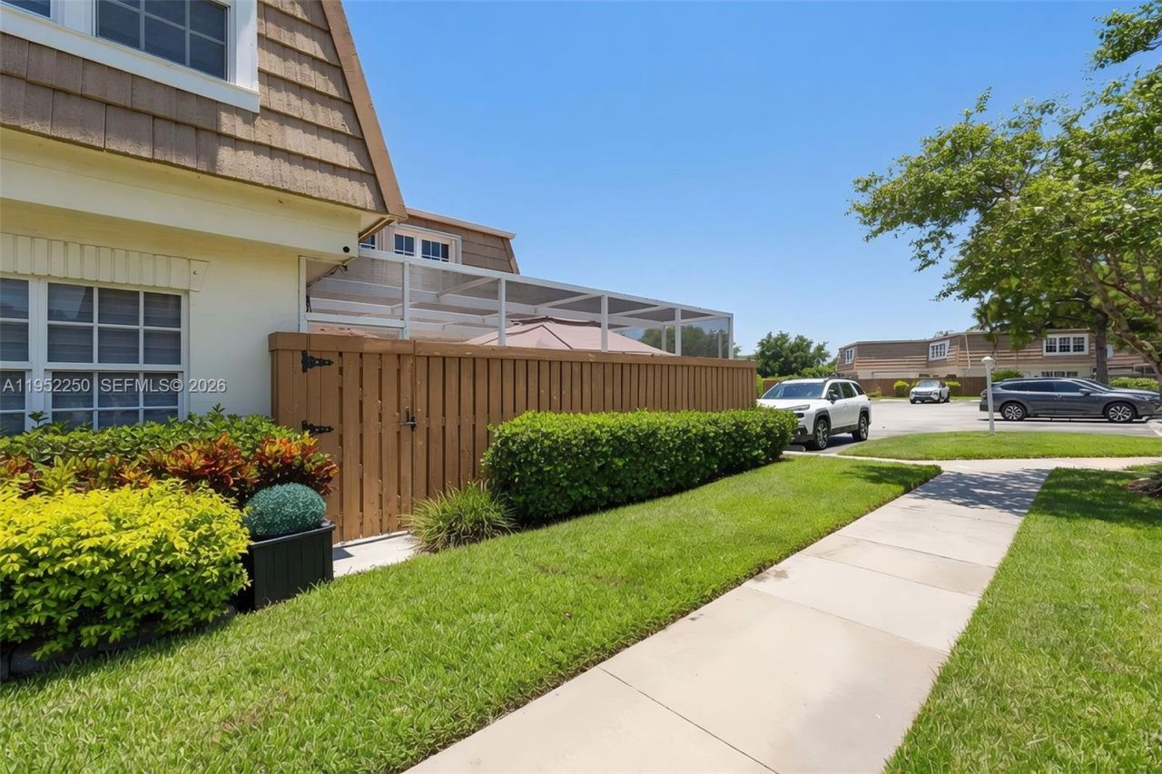 11625 Winchester Dr, Unit B, Palm Beach Gardens, FL 33410 Photo