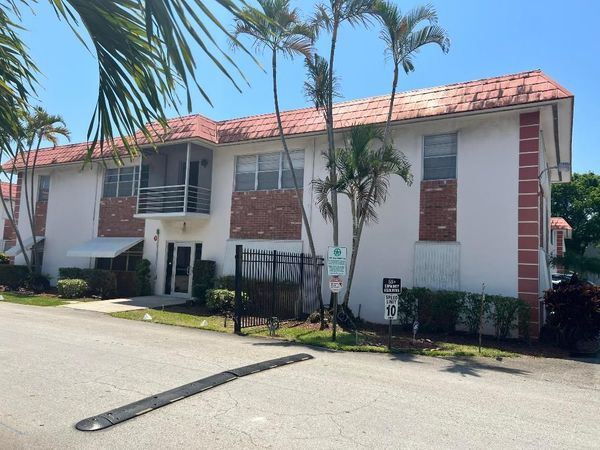 3550 NW 8th Avenue, Unit 808, Pompano Beach, FL 33064