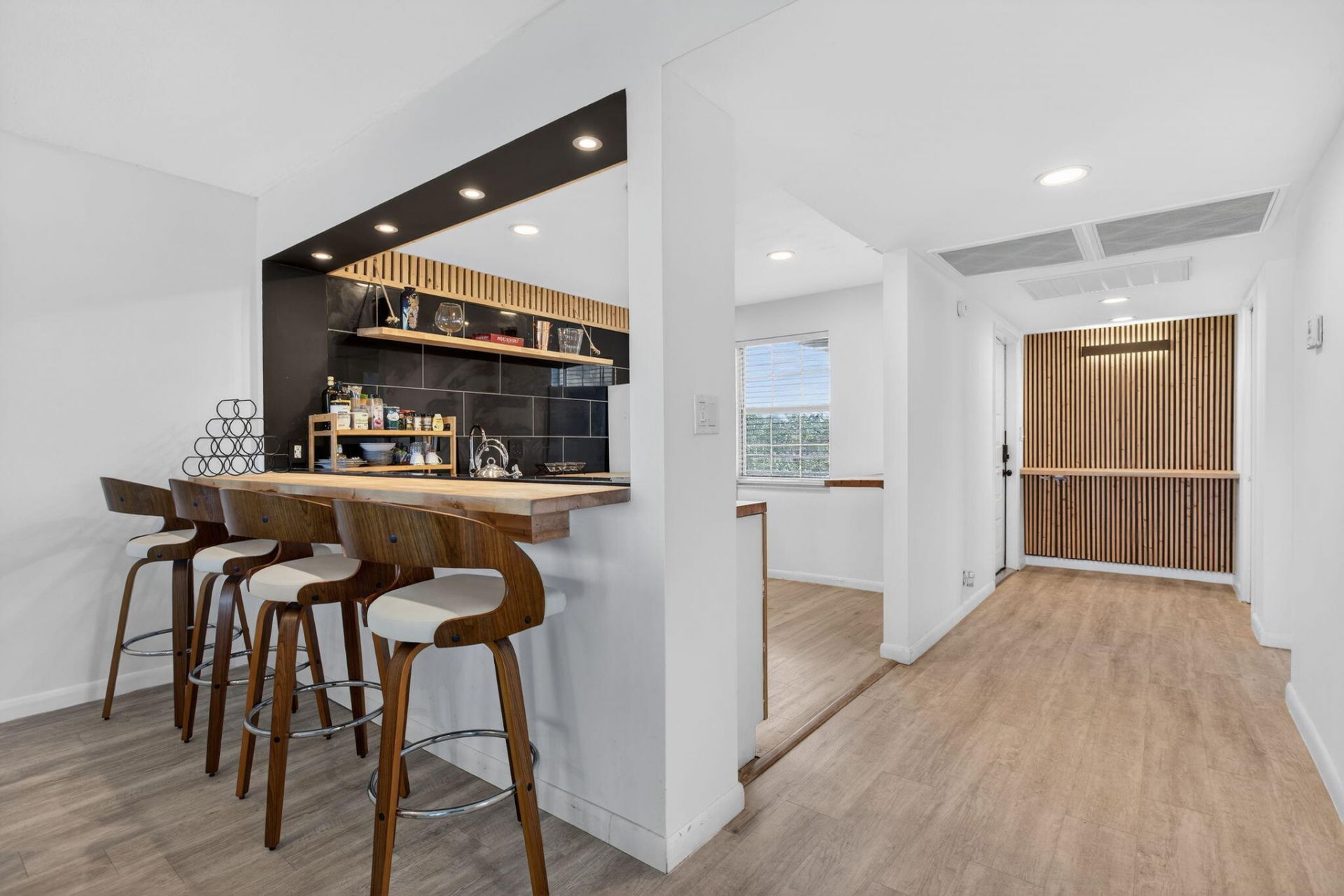 3960 Oaks Clubhouse Drive, Unit 512, Pompano Beach, FL 33069 Photo