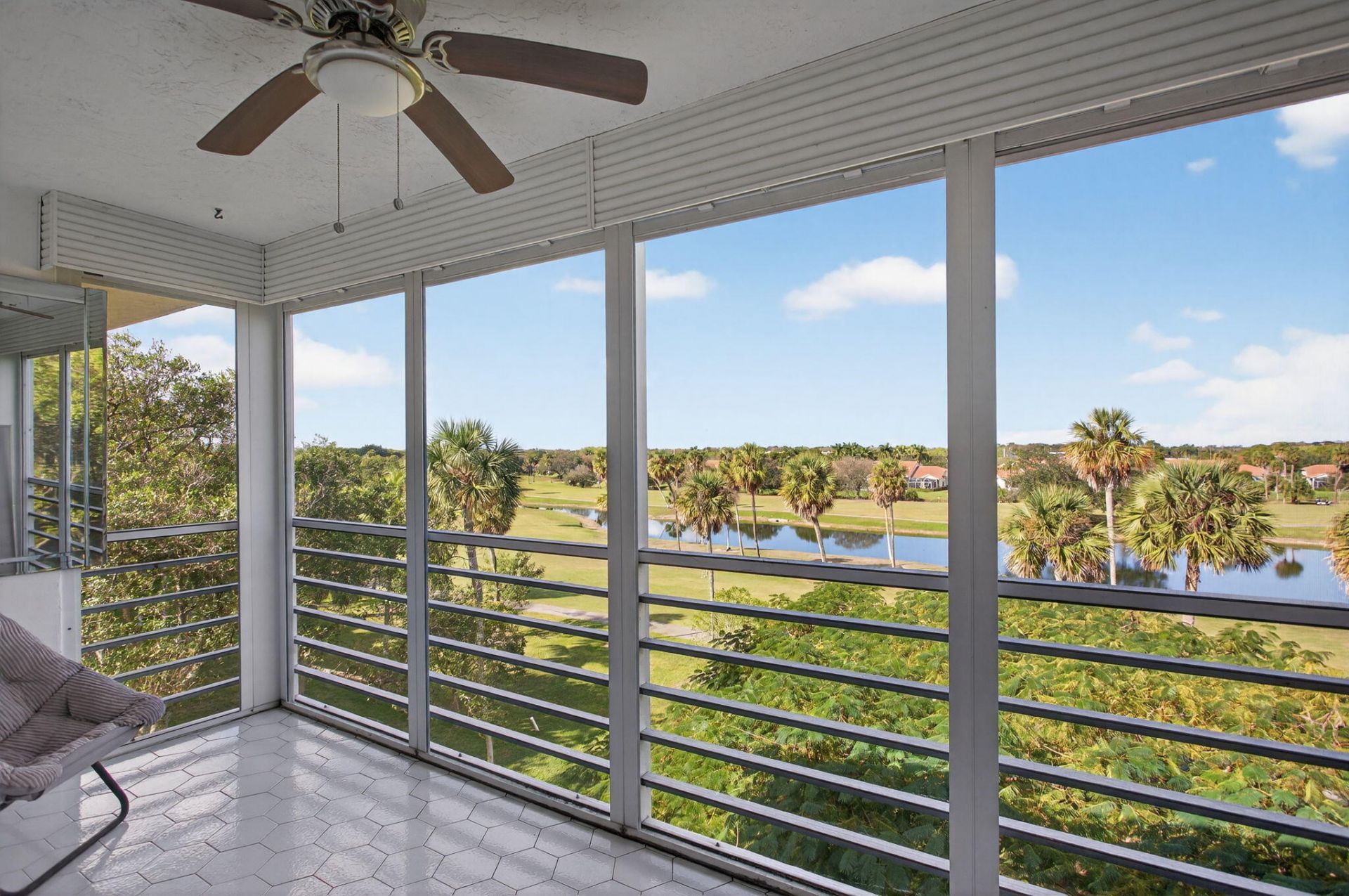 3960 Oaks Clubhouse Drive, Unit 512, Pompano Beach, FL 33069 Photo