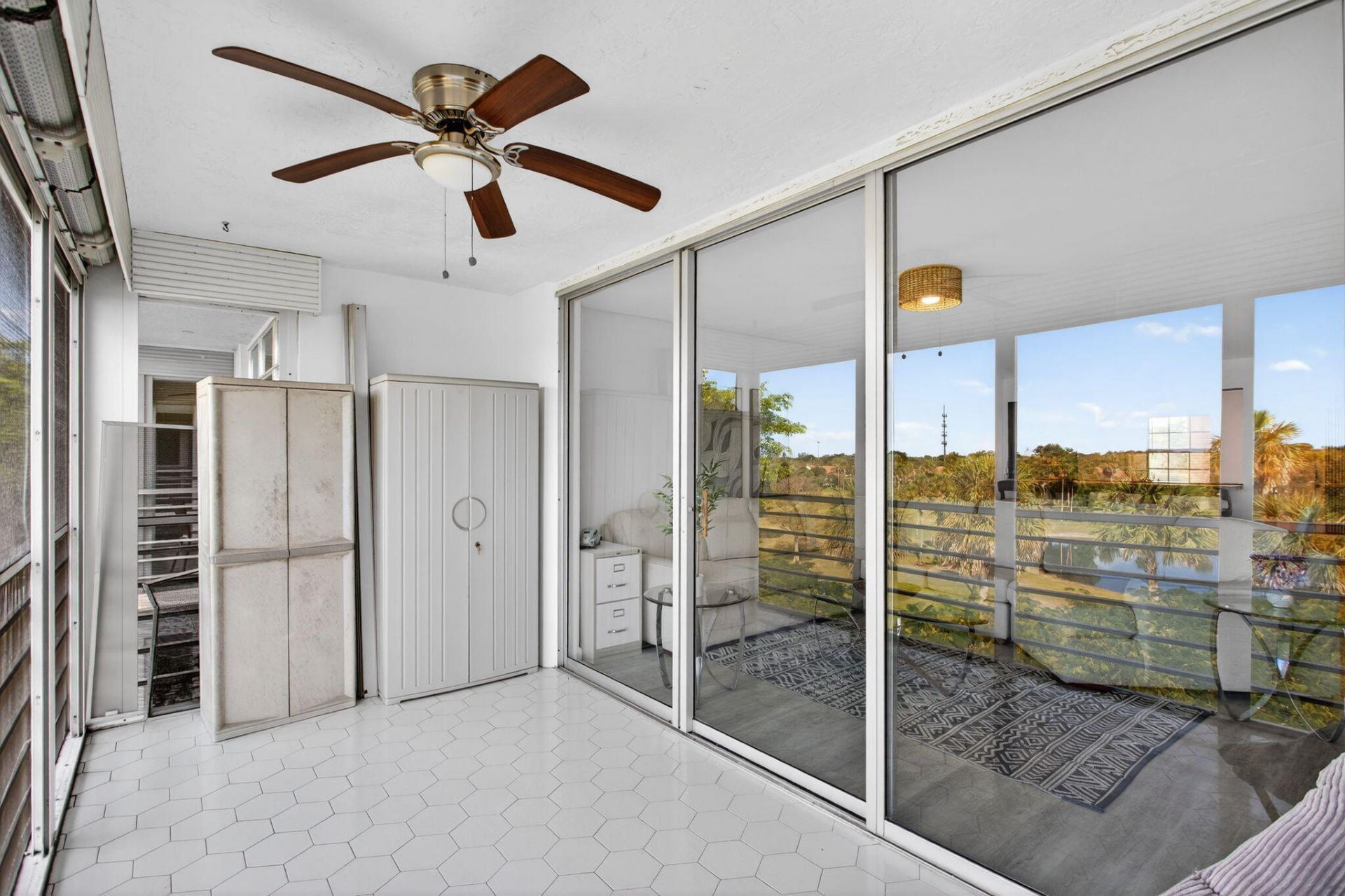 3960 Oaks Clubhouse Drive, Unit 512, Pompano Beach, FL 33069 Photo