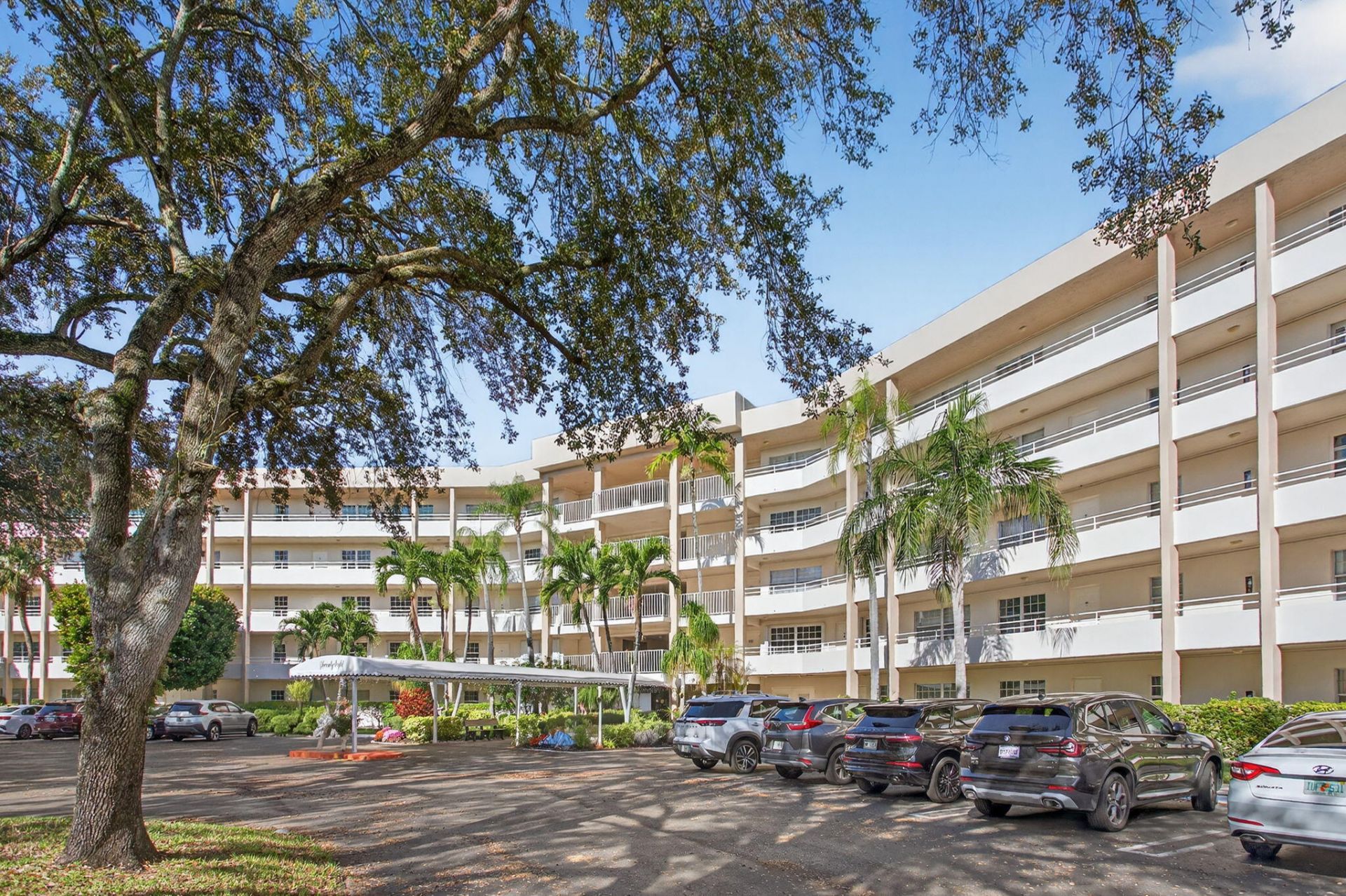 3960 Oaks Clubhouse Drive, Unit 512, Pompano Beach, FL 33069 Photo
