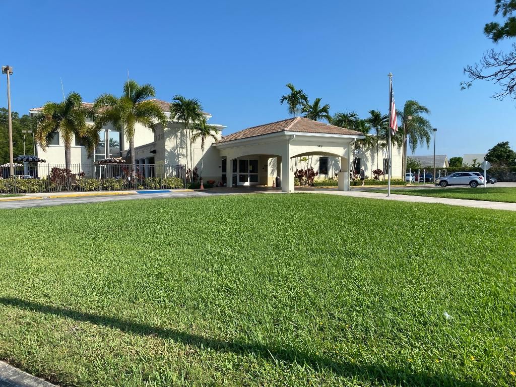 19 Golfs Edge F, West Palm Beach, FL 33417 Photo