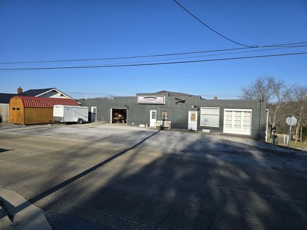 136 W Old Andrew Johnson Highway, Jefferson City, TN 37760