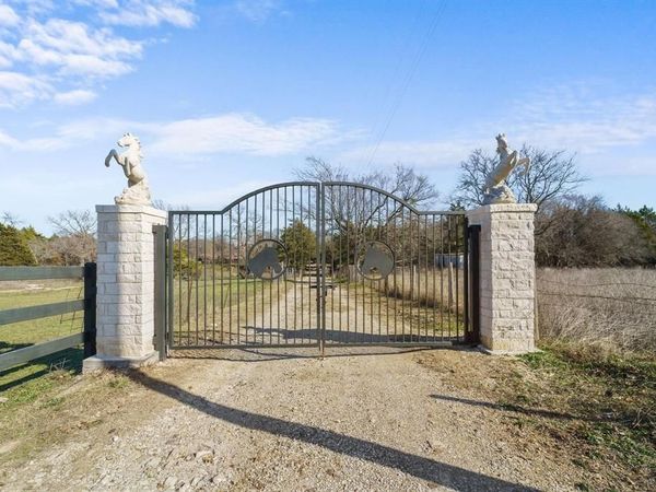 1006 S Clark Road , Cedar Hill, TX 75104