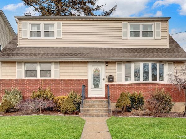 3887 Hudson Avenue, Seaford, NY 11783