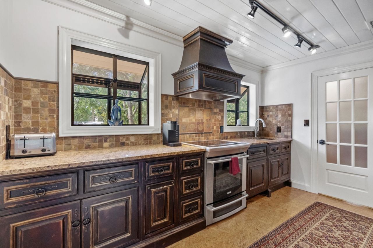 209 82nd Ave. N Photo 28