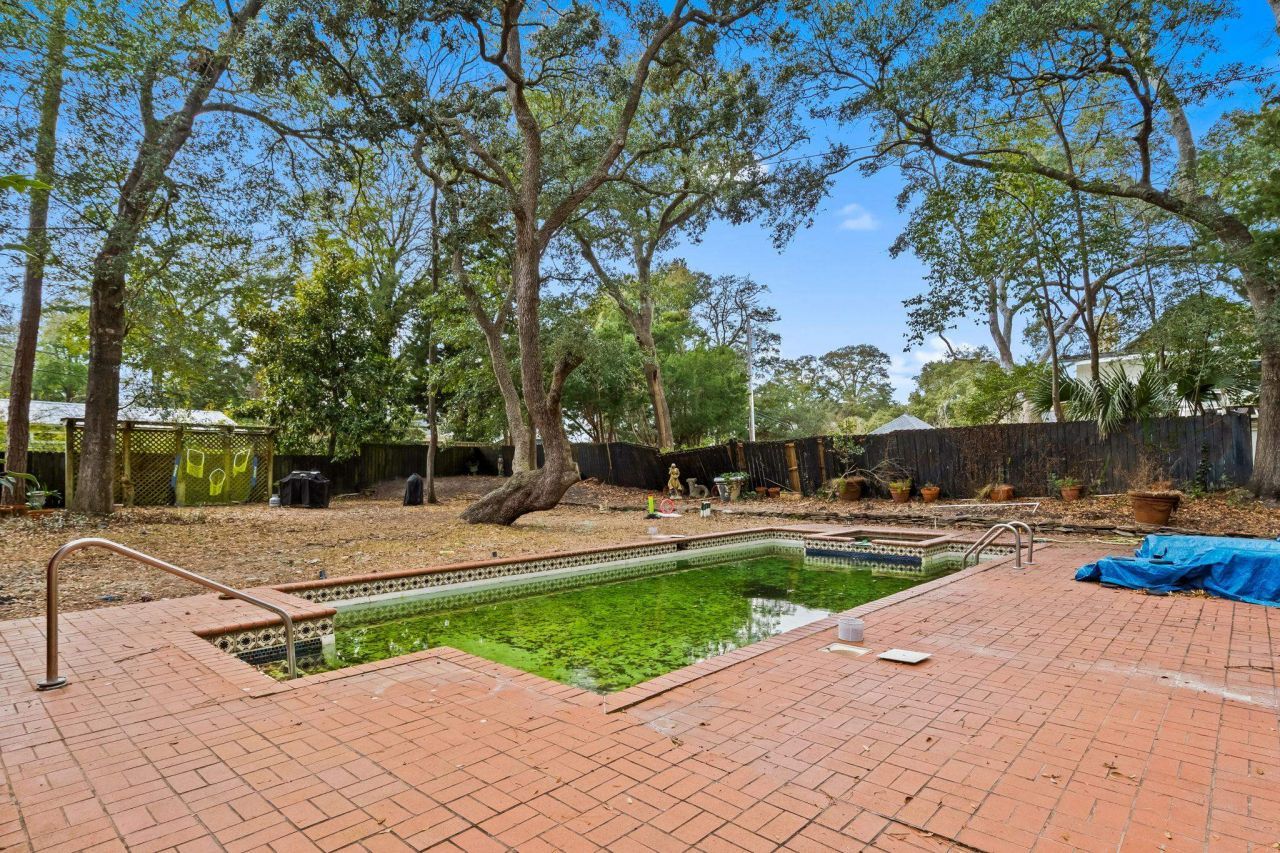 209 82nd Ave. N Photo 32