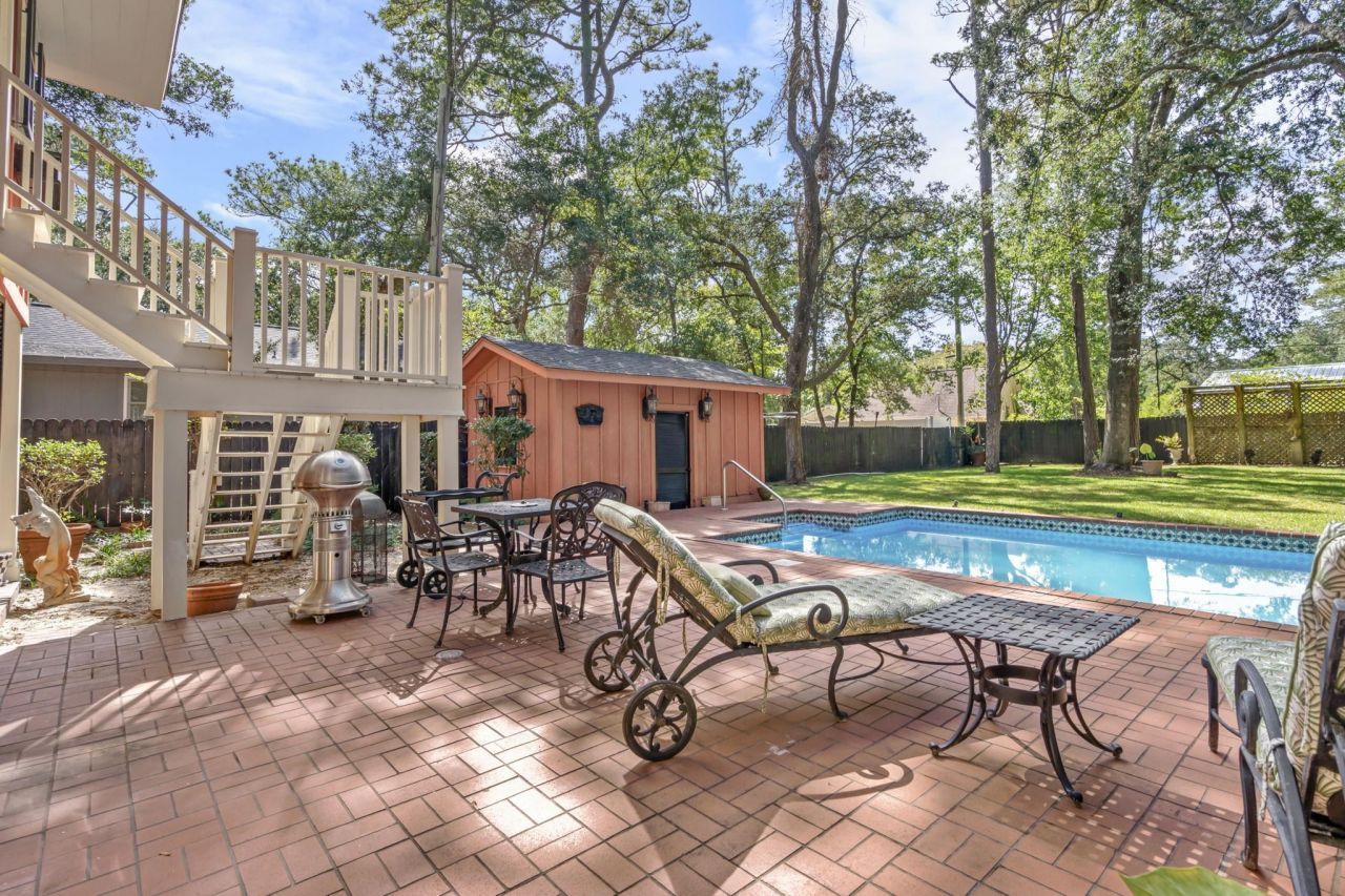 209 82nd Ave. N Photo 4