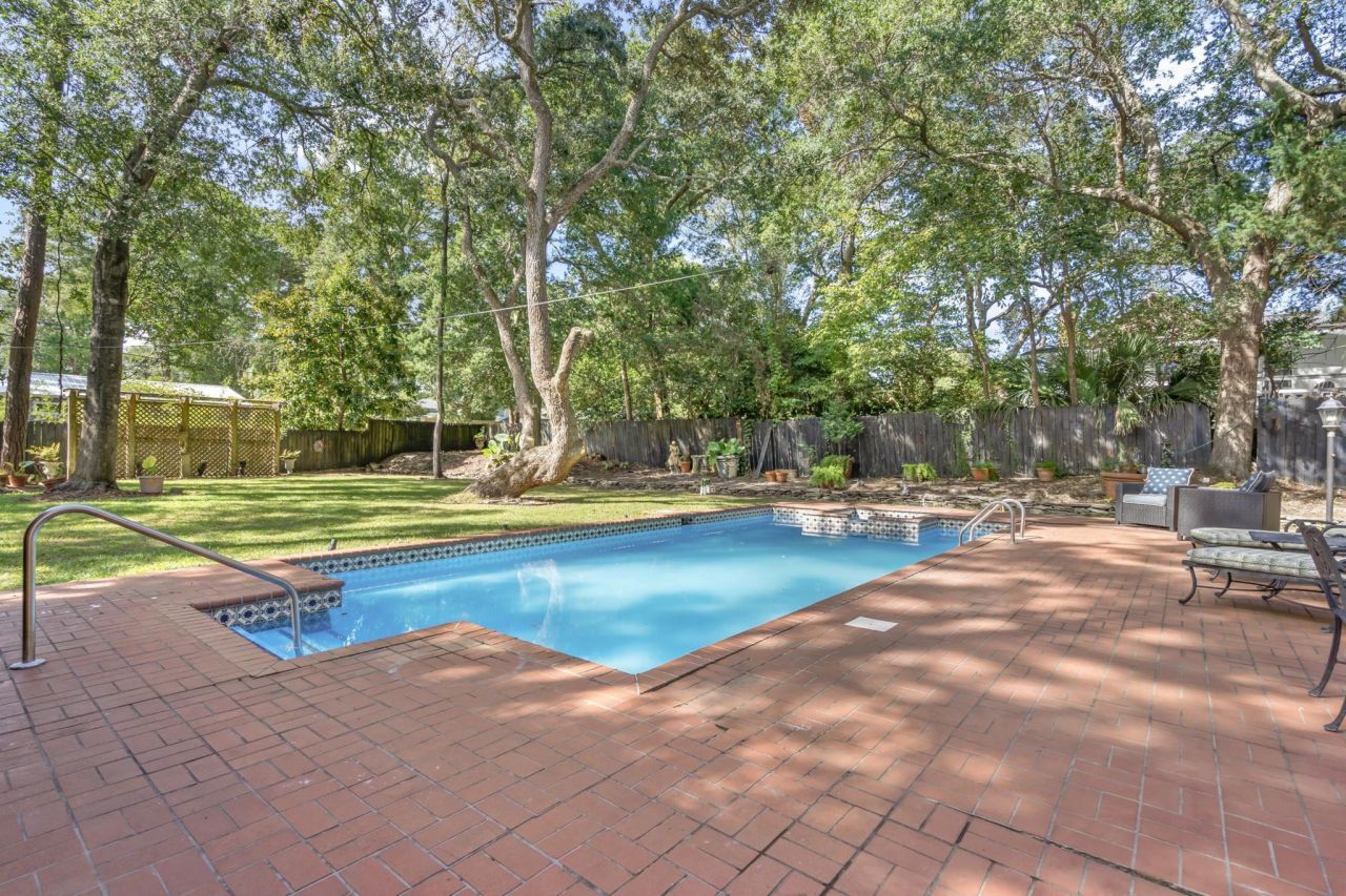 209 82nd Ave. N Photo 7