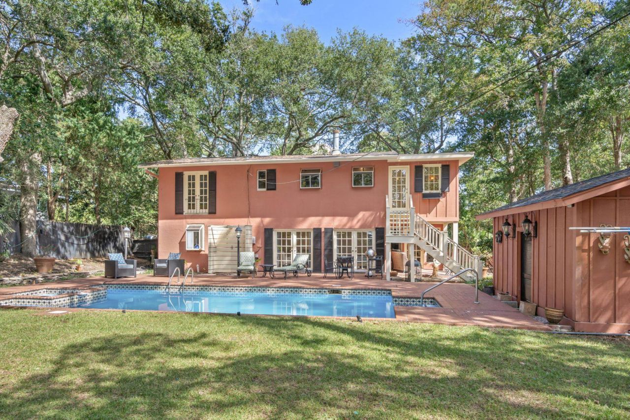 209 82nd Ave. N Photo 8