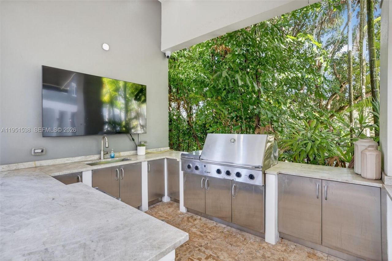 101 Holly Ln, Plantation, FL 33317 Photo