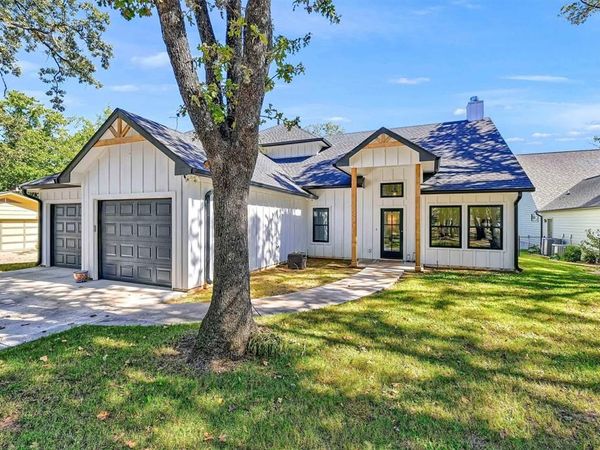 827 Kiowa Drive W, Lake Kiowa, TX 76240