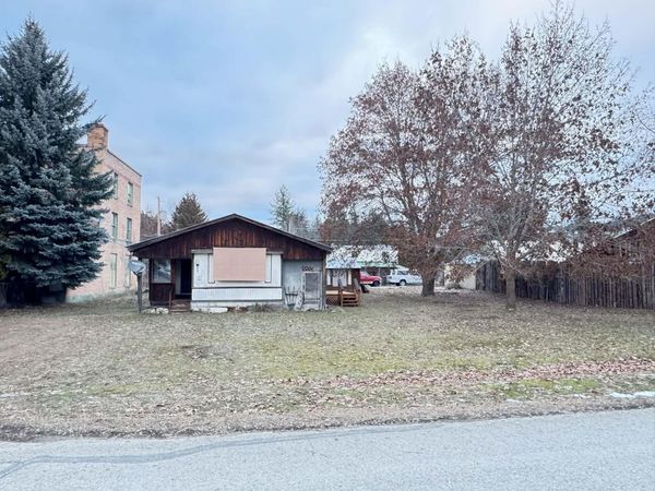 107 E 4th Ave, Metaline Falls, WA 99153