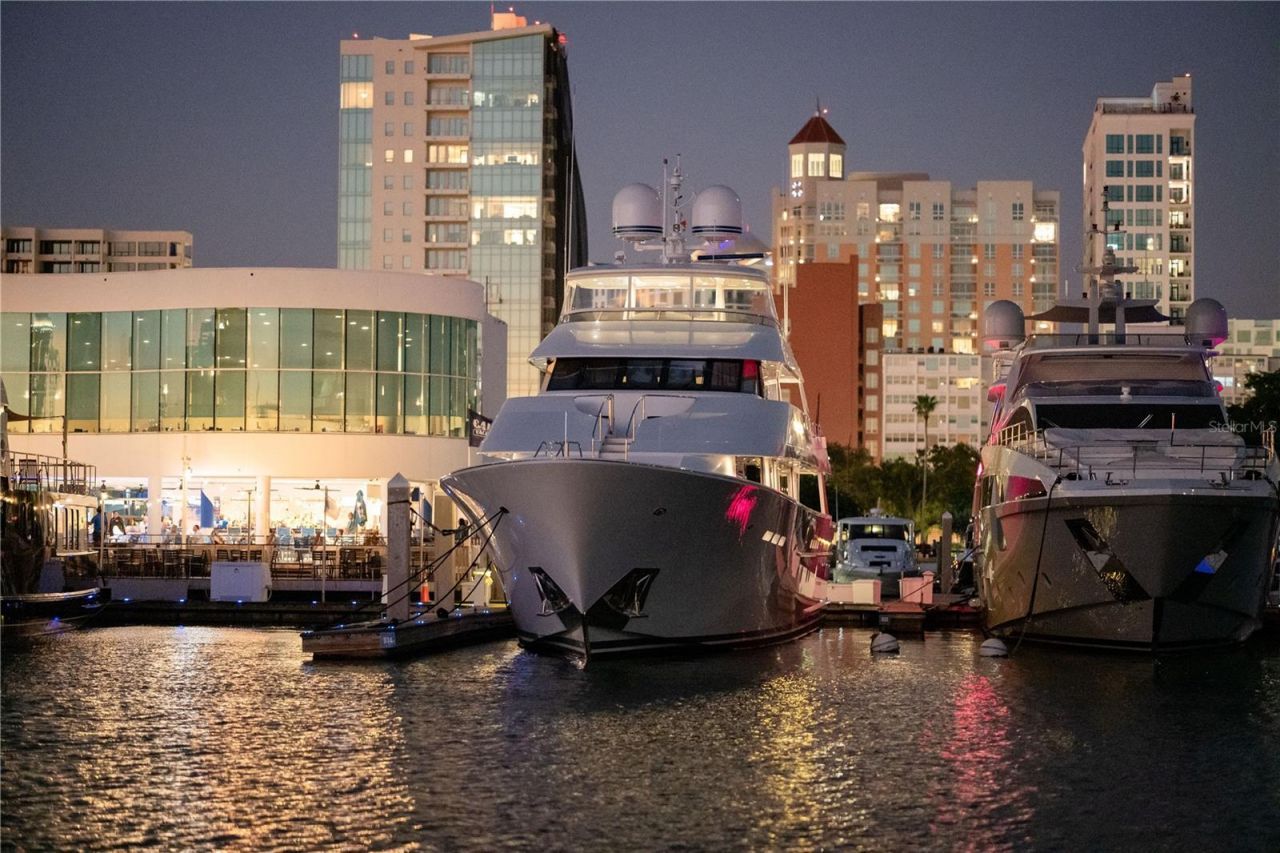 7193 W Country Club Drive N, Unit 140, Sarasota, FL 34243 Photo