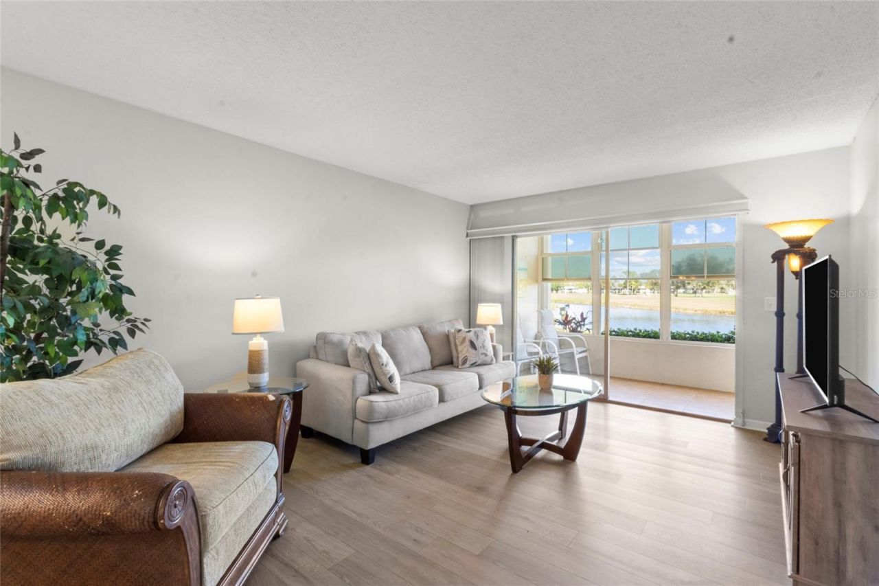 7193 W Country Club Drive N, Unit 140, Sarasota, FL 34243 Photo