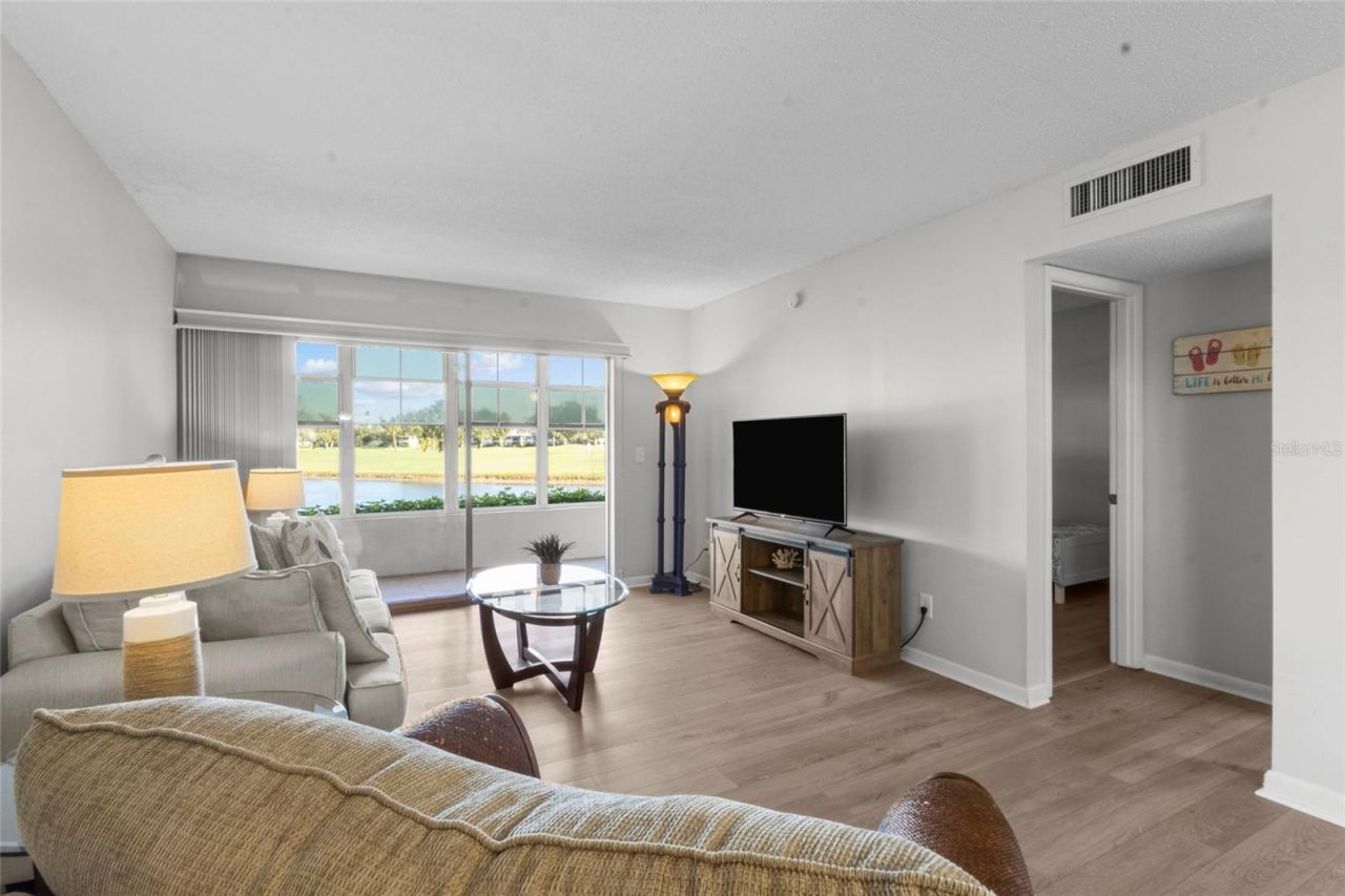 7193 W Country Club Drive N, Unit 140, Sarasota, FL 34243 Photo