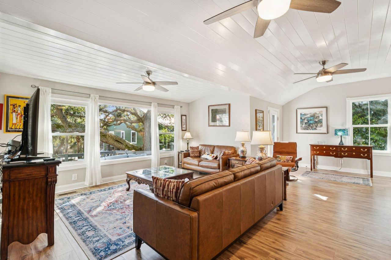 608 E Ashley Avenue Photo 16