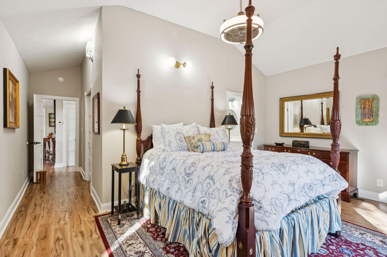 608 E Ashley Avenue Photo 29