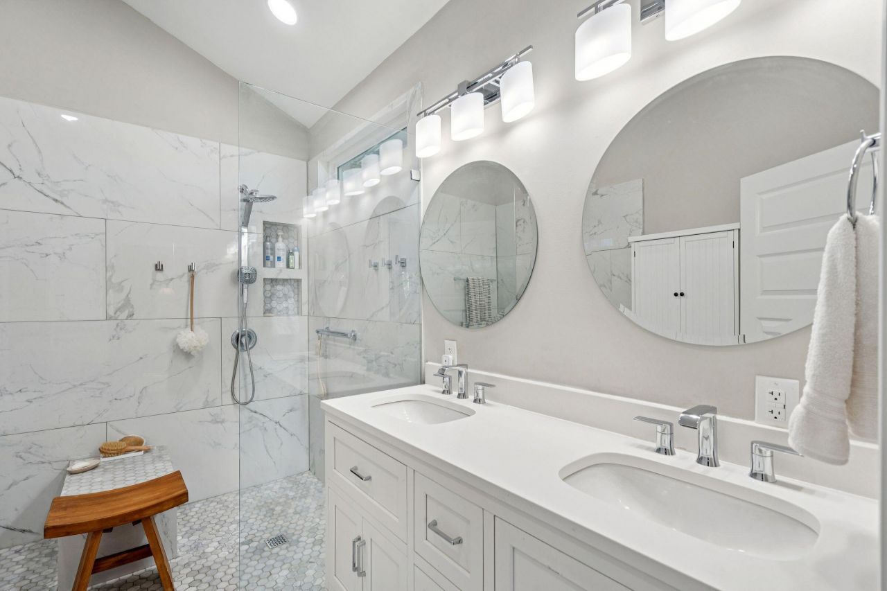 608 E Ashley Avenue Photo 32