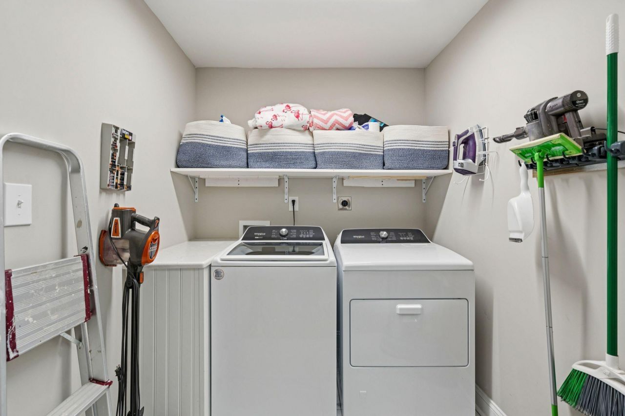 608 E Ashley Avenue Photo 40