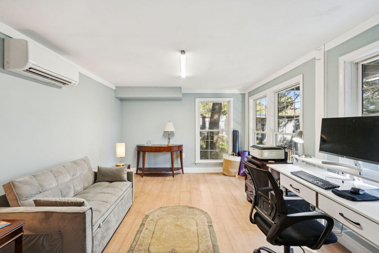 608 E Ashley Avenue Photo 43