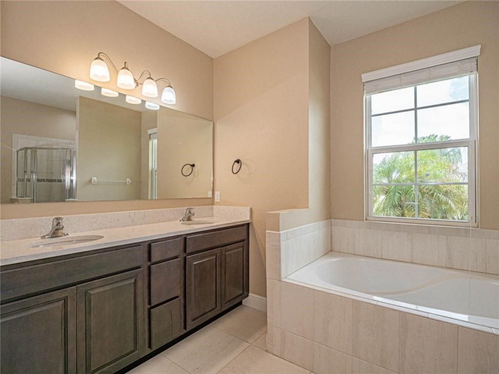 2576 Saint Lucia Circle, Vero Beach, FL 32967 Photo